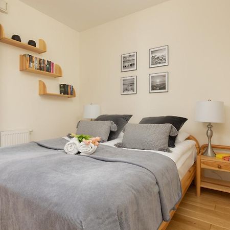 Osiedle Intenso Warszawa Wola By Noclegi Renters Exteriör bild